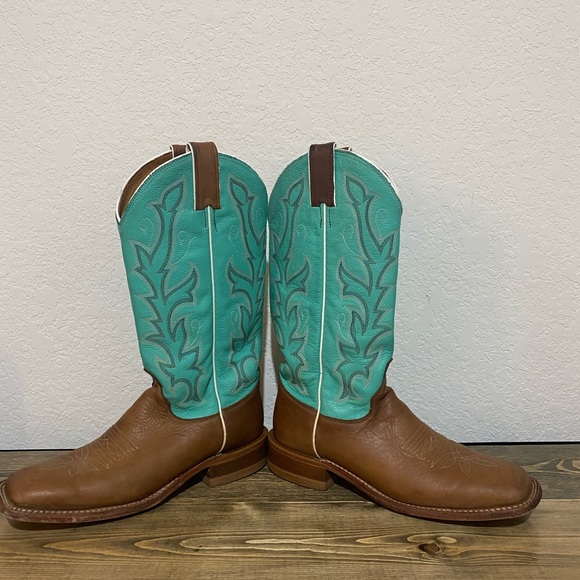Justin Boots Shoes - Justin Women’s Cowgirl Boots - 8.5 B
